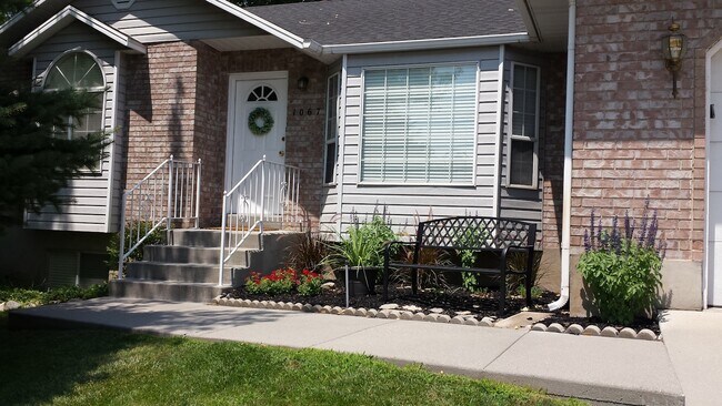 Foto del edificio - 1067 E 100 S St