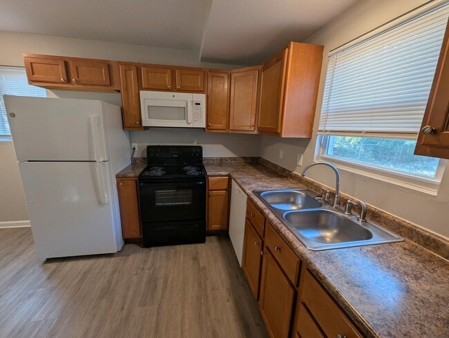 Building Photo - Fresh Updates and Flexible Space in Florissant - $100 Off 1st Months Rent!