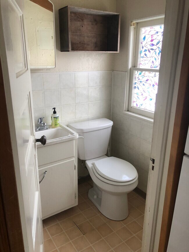 Foto del edificio - 1226 E 12th St