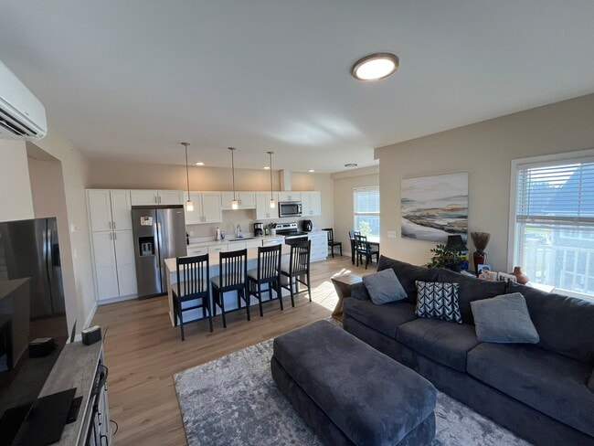 Building Photo - 28 Pacer Way