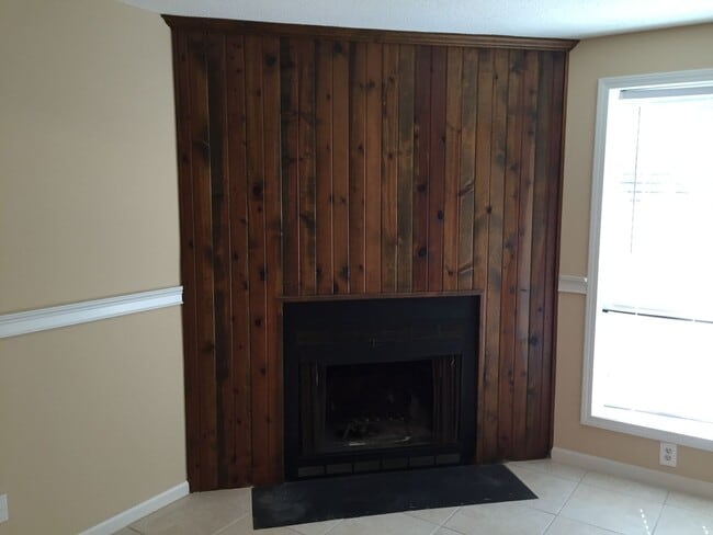 Building Photo - Pet-Friendly, Walk to Beach, 2 Bedroom, 1....