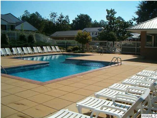 Building Photo - 2 bedroom 2 bath furnished condo $1,500 pe...