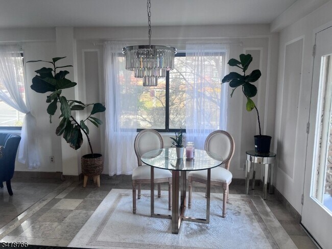 Foto del edificio - 1375 River Rd