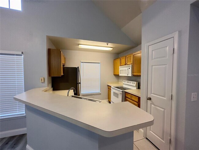Building Photo - 9141 Lee Vista Blvd