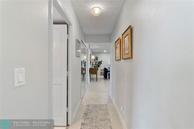 Building Photo - 4770 Bayview Dr