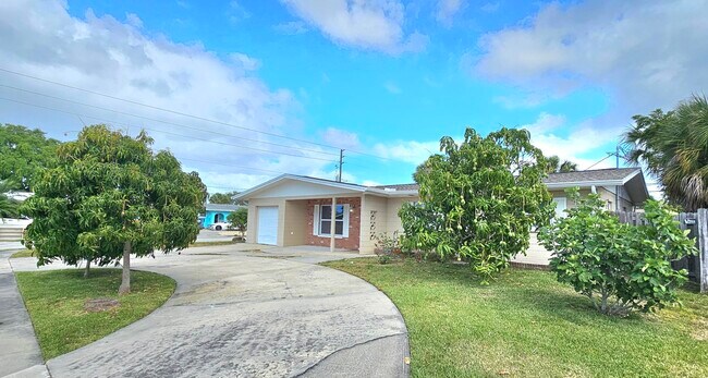 Foto del edificio - 1380 Floral Ln