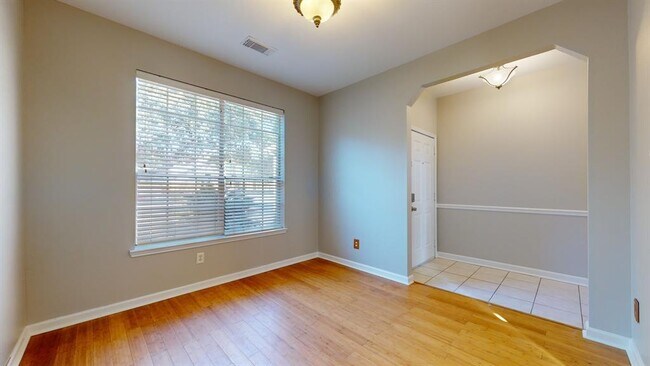 Building Photo - 907 Morley Park Ln