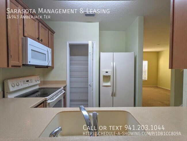Building Photo - 3 Bedroom 2 1/2 Bath Townhome in Lakewood ...