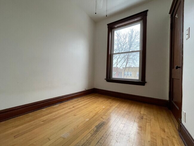 Building Photo - 3214 N Kostner Ave