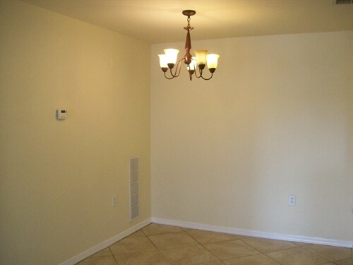 Building Photo - 8821 Manor Loop