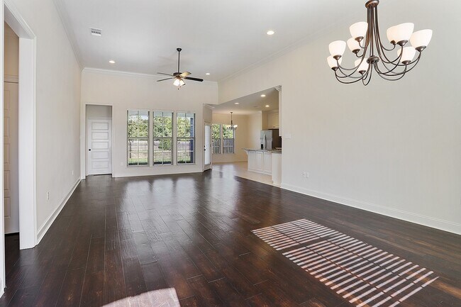 Foto del edificio - Beautiful 3 Bedroom, 3 Full Bath