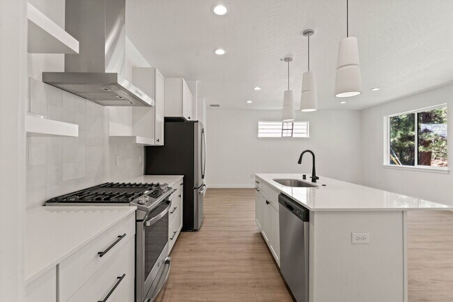 Building Photo - 1219 Radio Ln