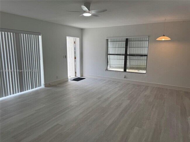 Foto del edificio - 411 Northlake Ct