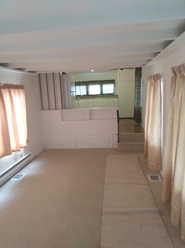 Sala de estar - 213 Heggen Ave