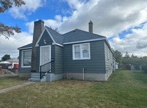 Building Photo - 4028 N Maple St