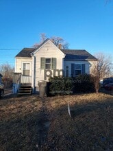 Building Photo - 2582 E Garfield Ave