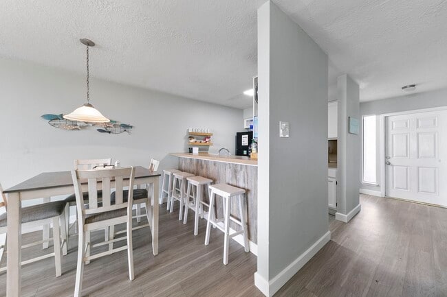Building Photo - 7600 Seawall Blvd