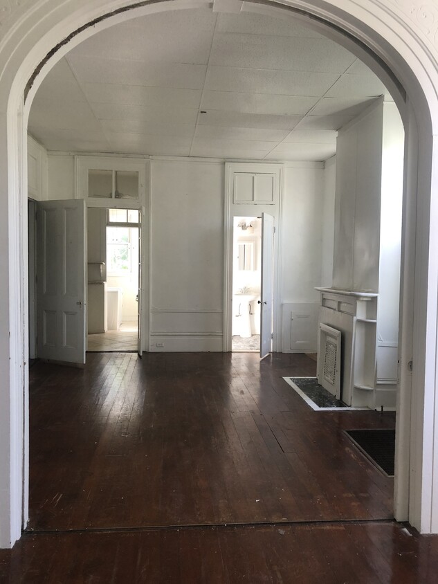Primary Photo - 1309 General Pershing St