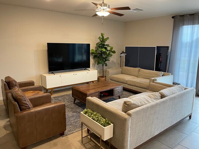Foto del edificio - 1517 Paintbrush Way