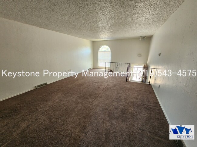 Foto del edificio - Charming Townhome in Pueblo West – Comfortable & Convenient Living $1300/$1300