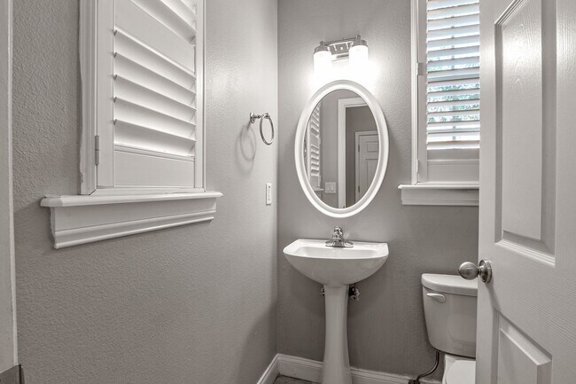 Building Photo - Mediterranean style 3 Bed, 2 Bath, Townhom...
