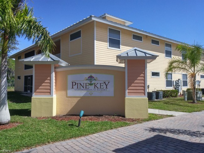 1030 Hancock Creek S Blvd, Cape Coral, FL 33909 Condo