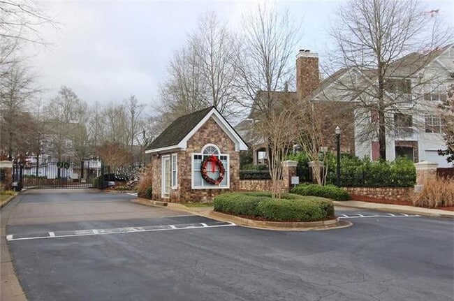 Gated - 515 Sandringham Dr