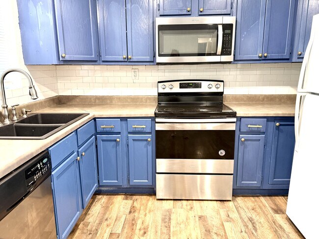 Foto del edificio - 560 10th Ave NW