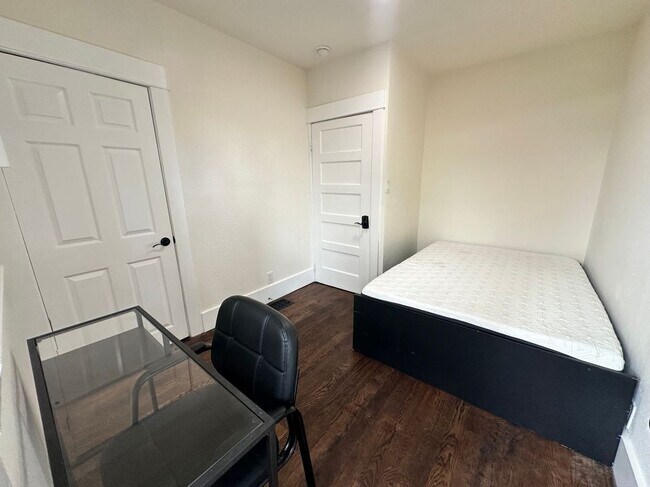 Foto del edificio - 1431 W 24th St