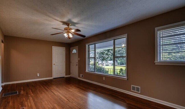 Building Photo - 1335 Laverte Cir SW