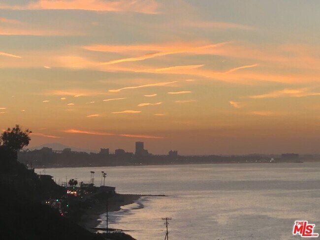 Foto del edificio - 18101 W Coastline Dr