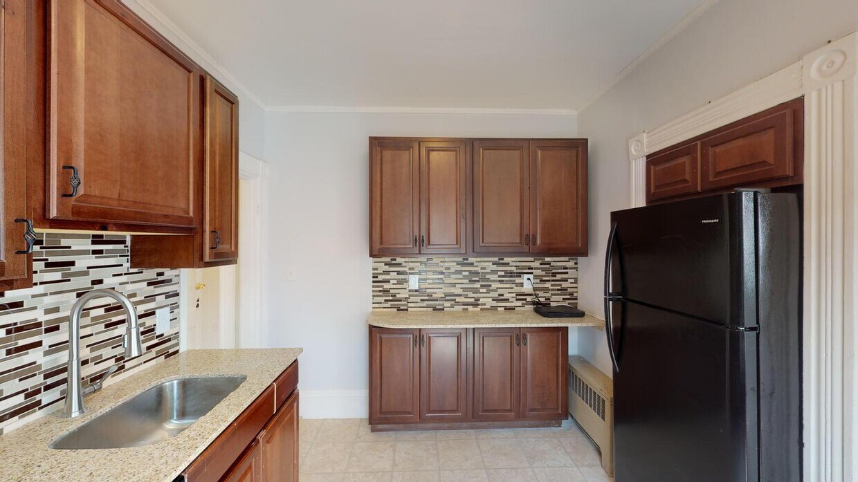 Room in 4 Bedroom Apartment at 63 Prescott St Room for Rent in