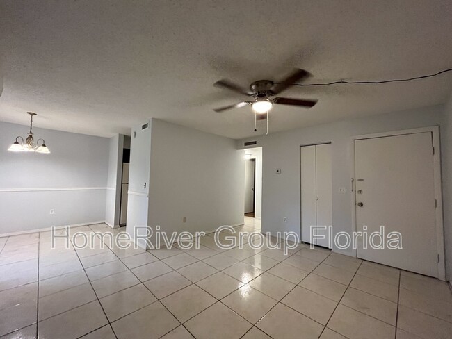 Foto del edificio - 9011 Westchester Cir