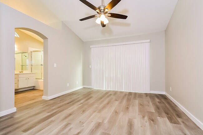 Foto del edificio - 4804 Crimson Glory Ln
