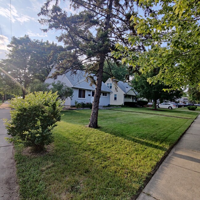Building Photo - 3403 Woodland Ave