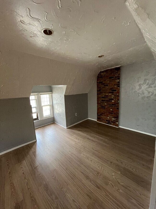 Foto del edificio - 16605 Stansbury Ave