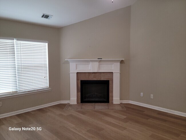 Building Photo - 104 Clydesdale Ct
