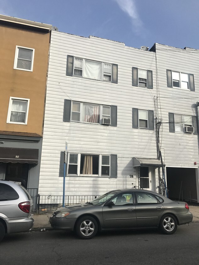 Primary Photo - 78 Hutton St