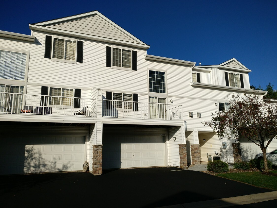 6777 Pine Crest Trail S, Cottage Grove, MN 55016 Townhome Rentals in