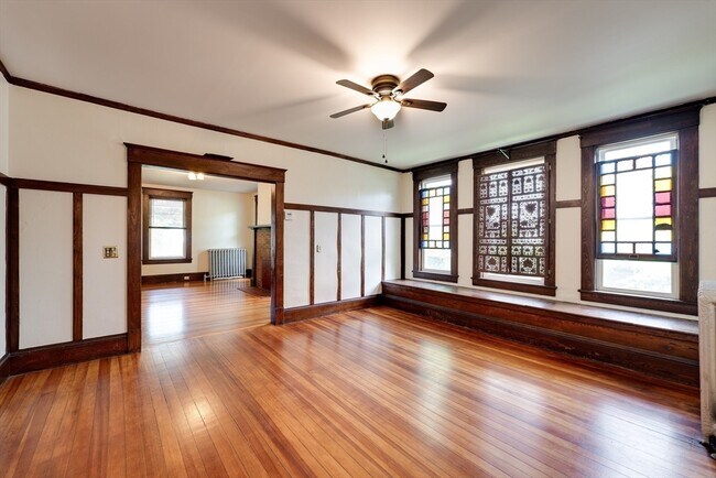 Foto del edificio - 54 Montgomery Ave