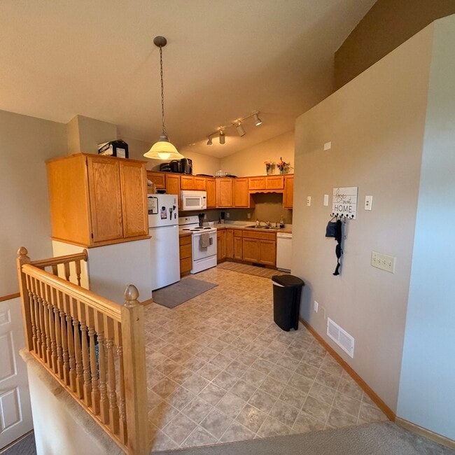 Building Photo - 9205 Orchard Cir