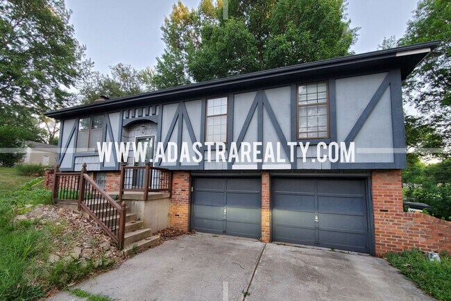 Building Photo - Beautiful Shawnee Home-AVAILABLE in JUNE!!