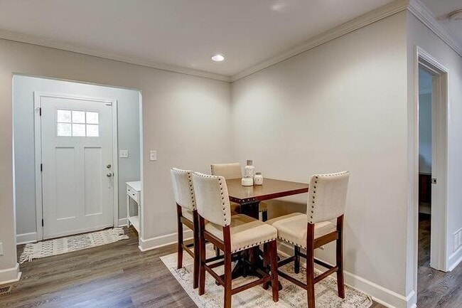 Building Photo - House 3 bed, 2 bath