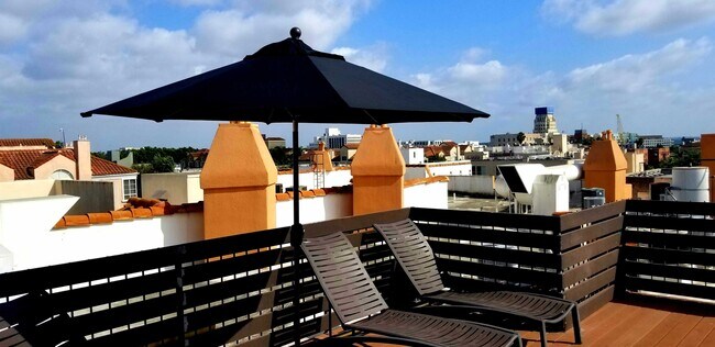 Foto del edificio - 345 Cloverdale