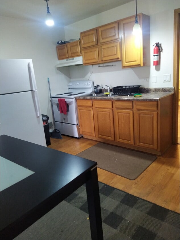 Building Photo - 928 Main St