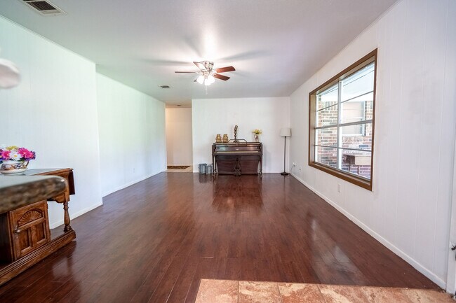 Foto del edificio - 803 Sycamore Rd