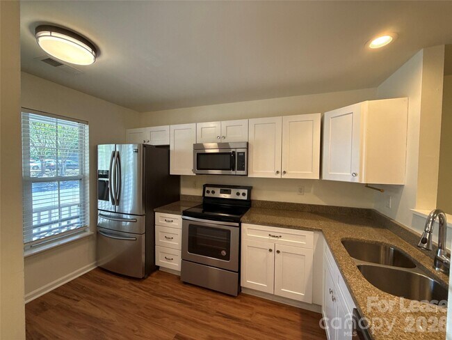 Building Photo - 639 Mountainwater Dr