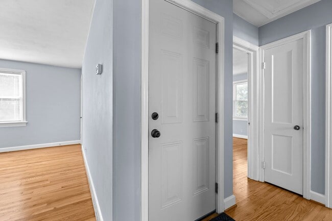 Building Photo - 1200 Little Bay Ave