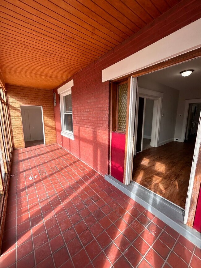 Building Photo - WESTWOOD - Beautiful, Big old victorian ho...