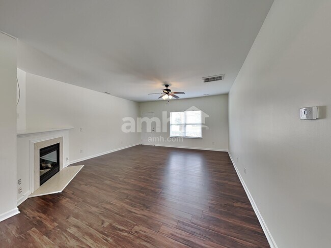 Building Photo - 104 Thorsen Dr